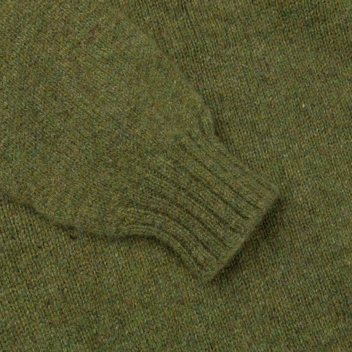 Laurence J. Smith Super soft Seamless Crew Neck Pullover Olive Groove