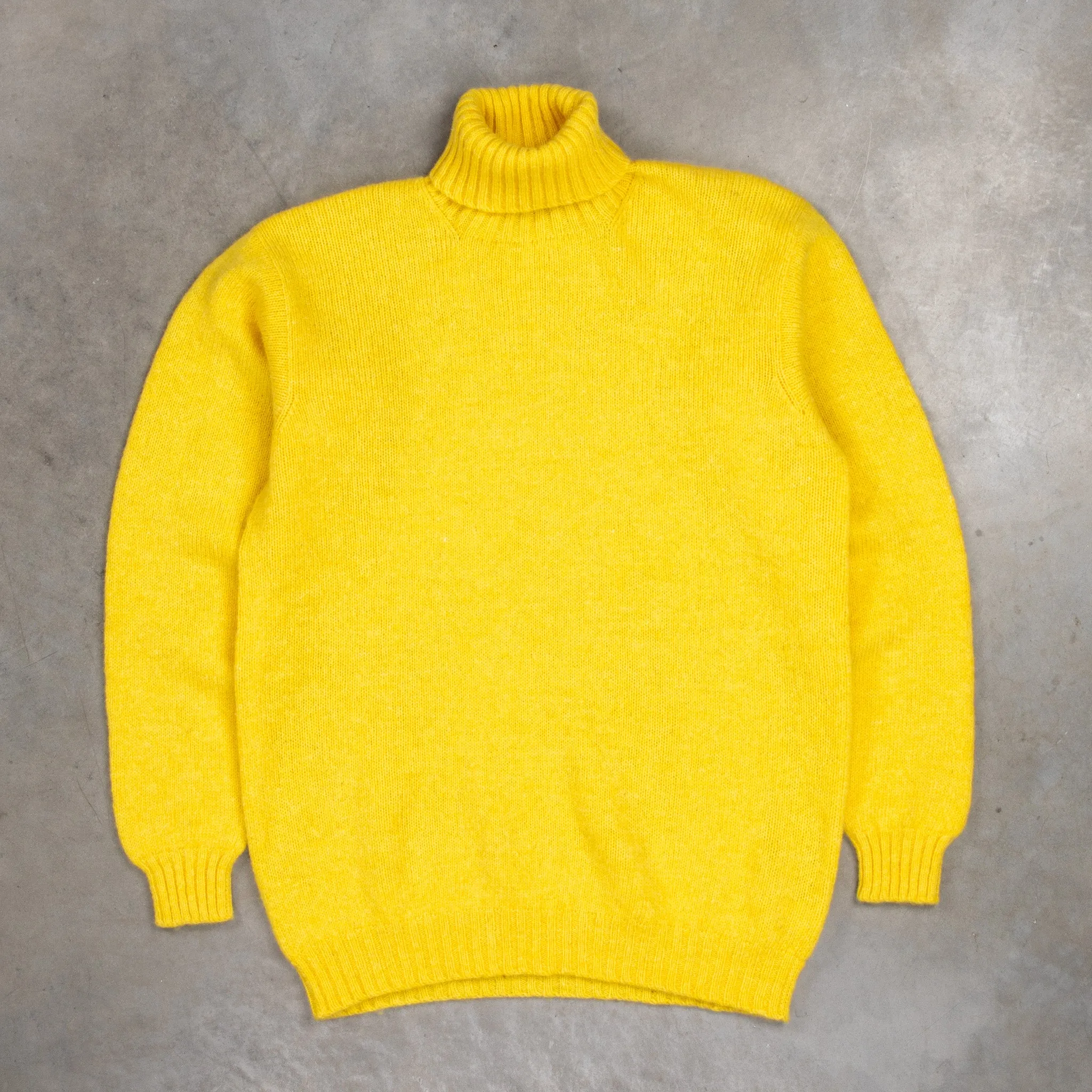 Laurence J. Smith Super Soft Seamless Roll Neck Pullover Lemon Zest